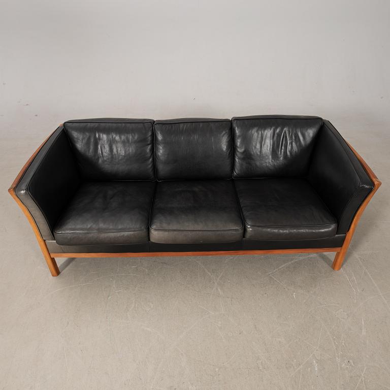 Soffa, Stouby Möbler, troligen "Eva", Danmark, 1900-talets senare del.