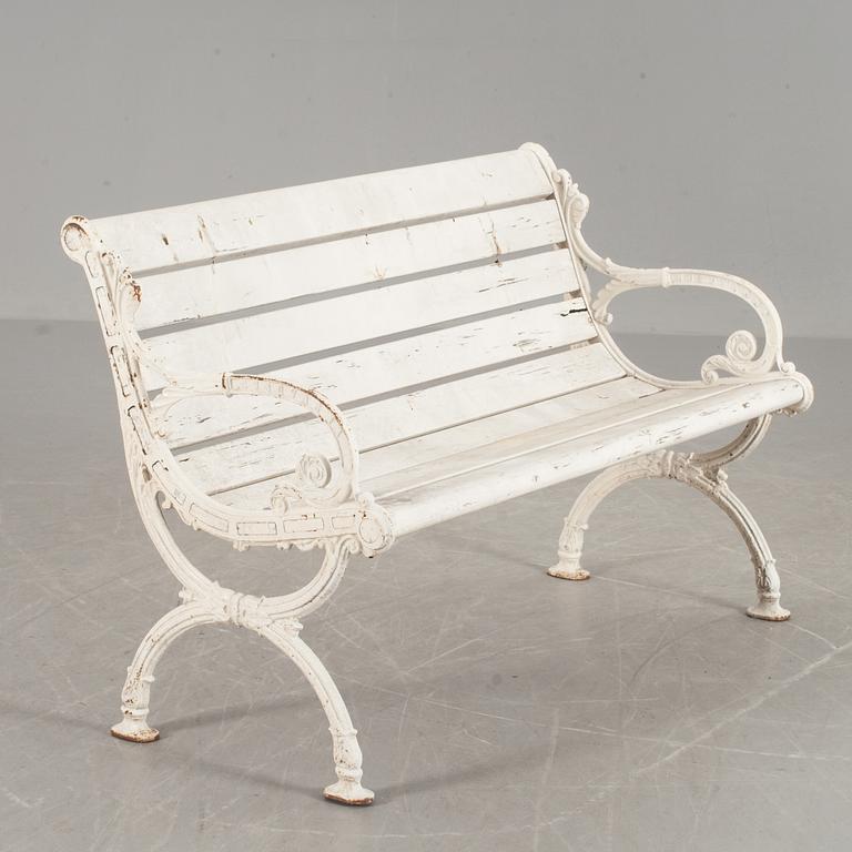 TRÄDGÅRDSBÄNK. Husqvarna, 1900-tal.