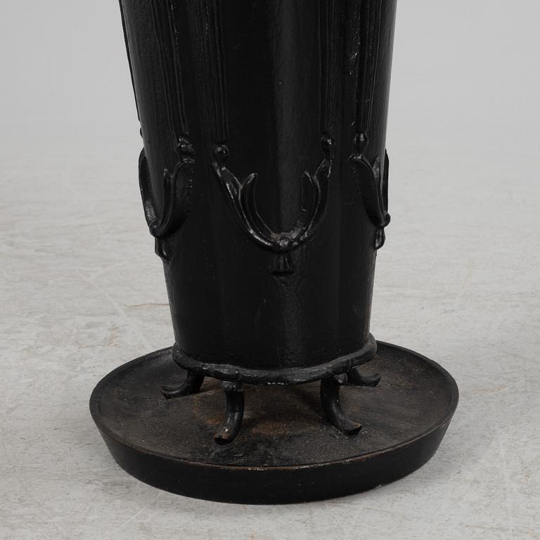 Edvin Ollers, "Umbrella Stand No. 1". Näfveqvarns Bruk.