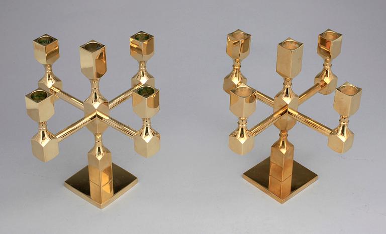 KANDELABRAR, ett par, mässing, GUSUM Metallslöjden 1975 samt 2004.