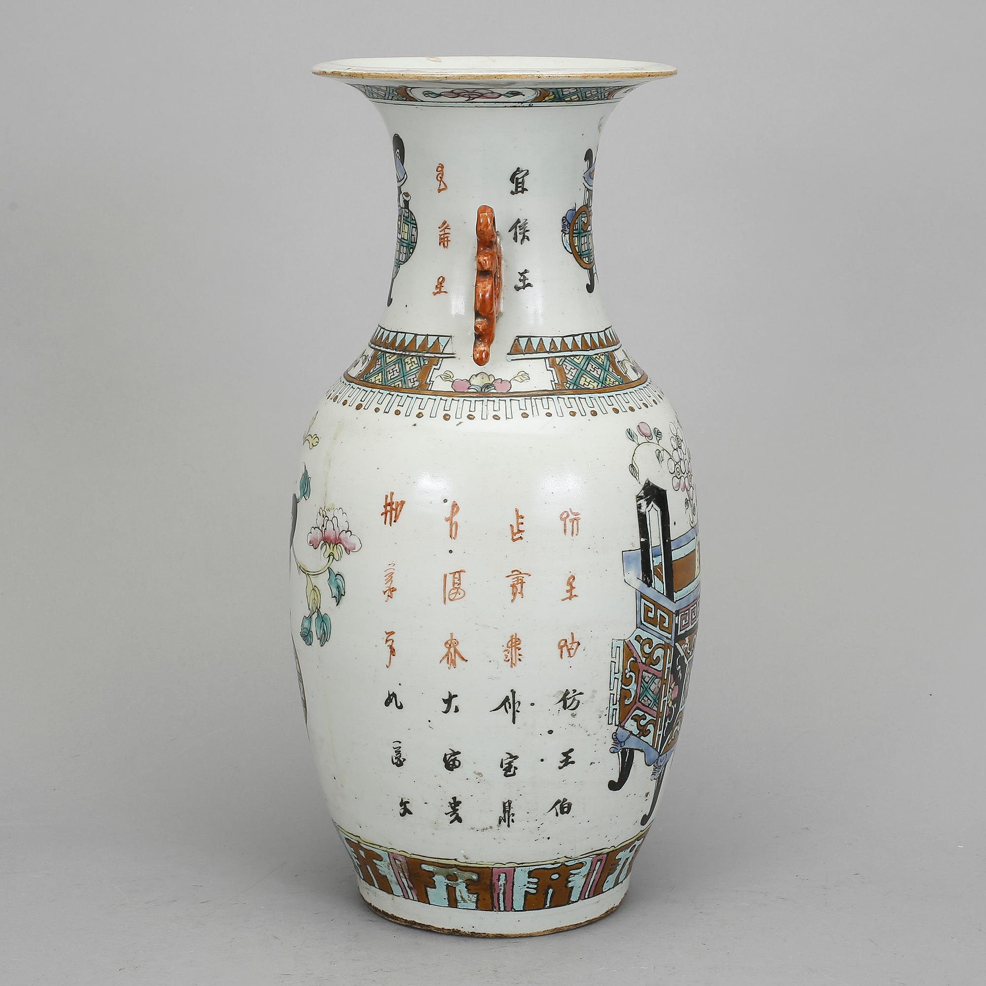 GOLVVAS, porslin. Kina, omkring 1900.