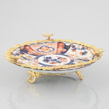 A dish and a pair of pots, porcelain, Japan, early 20th century.