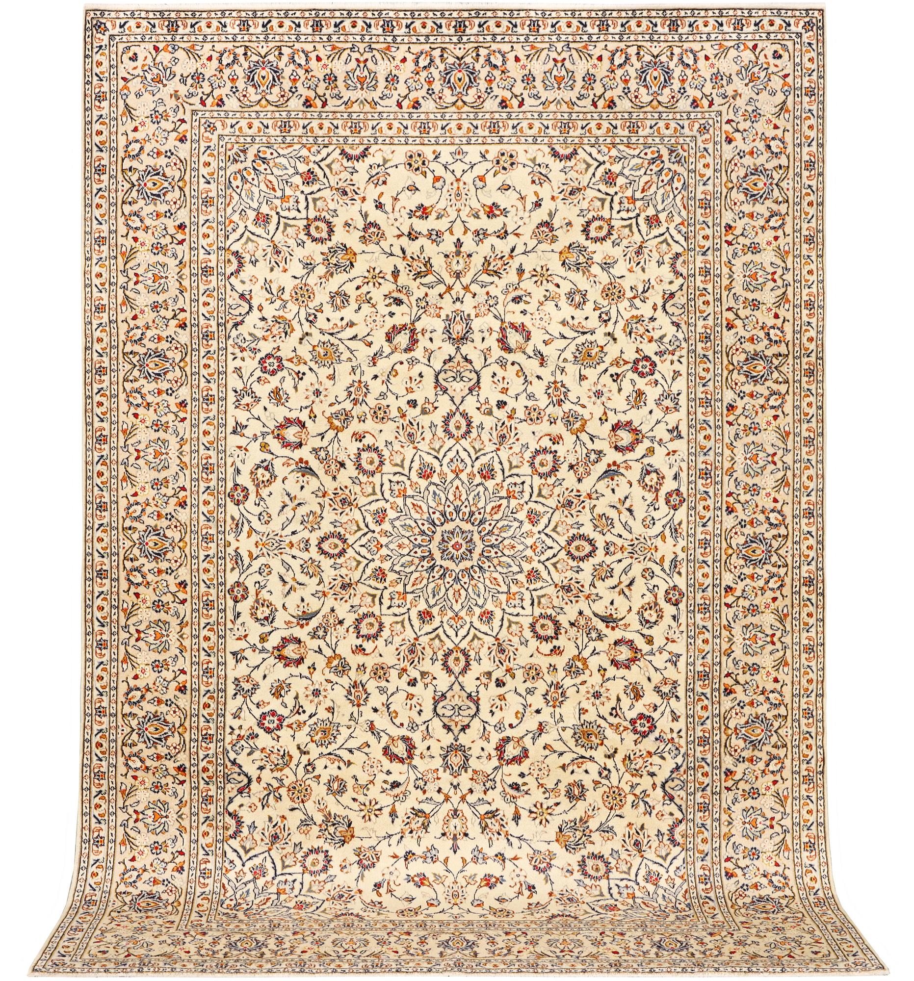 A Kashan carpet, a. 300 x 198 cm.