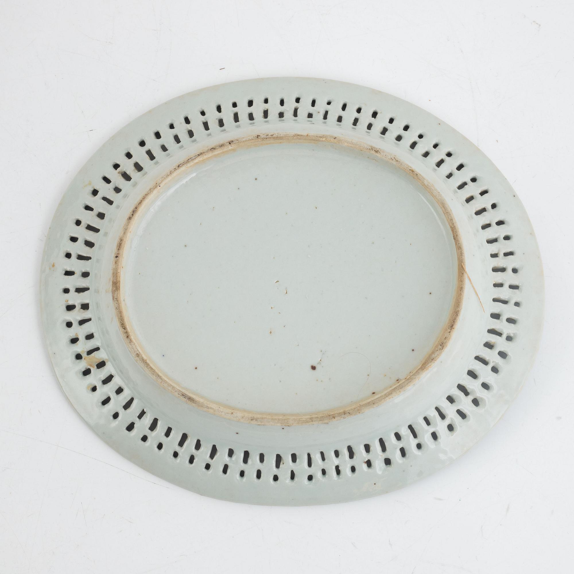 A porcelain chestnut bowl with stand, China, Jiaqing (1796-1820).