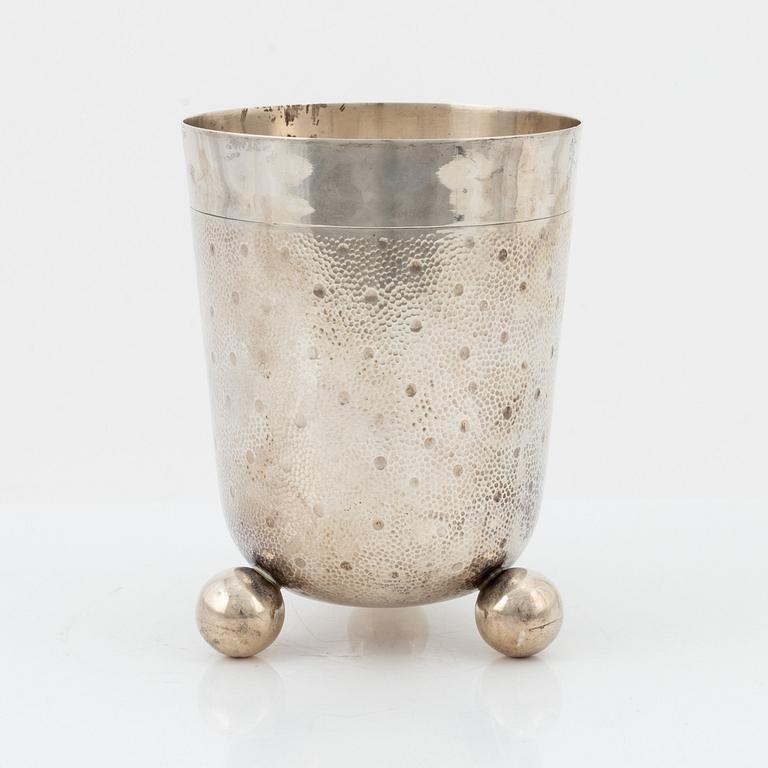 Bägare, silver, CG Hallberg, Stockholm, 1906.