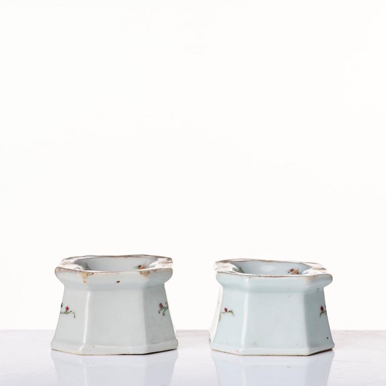 A pair of famille rose armorial salts, Qing dynasty, Qianlong (1736-95).