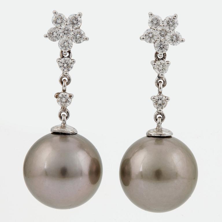 A PAIR OF EARRINGS.