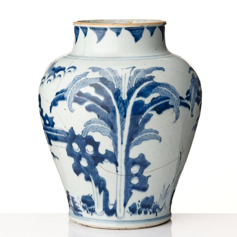 A blue and white transitional vase, 17th Century.