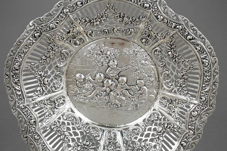 SKÅL, silver, importstämplar samt Oskar Lindroos, Helsingfors, 1931. Vikt ca 304g.