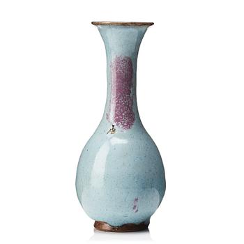 607. A junglazed vase, Yuan dynasty (1271-1368).