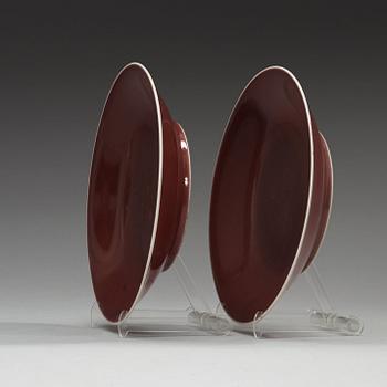 A pair of 'sang de boef' glazed plates, Qing dynasty (1644-1912) with Qianlongs sealmark.