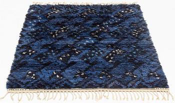 Ann-Mari Forsberg, a rug, "Kråkan blå". knotted pile, ca 153 x 112 cm. signed AB MMF AMF,