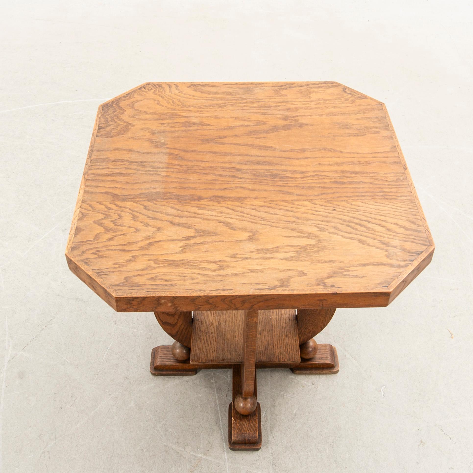 Coffee table Art Deco first half of the 20th century.