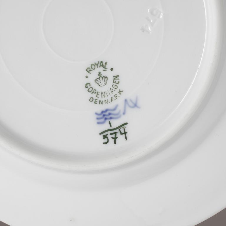 MATSERVIS, 64 delar, porslin, "Musselmalet", Royal Copenhagen.