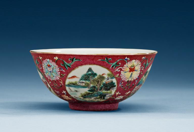 A famille rose 'sgrafitto' bowl, late Qing dynasty.