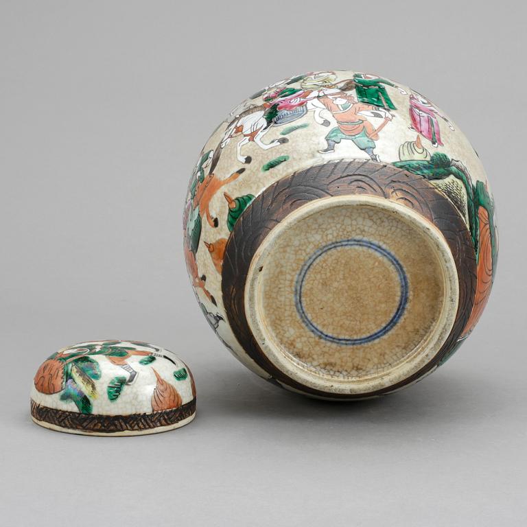 BOJAN MED LOCK, porslin, Kina, 1900-tal.