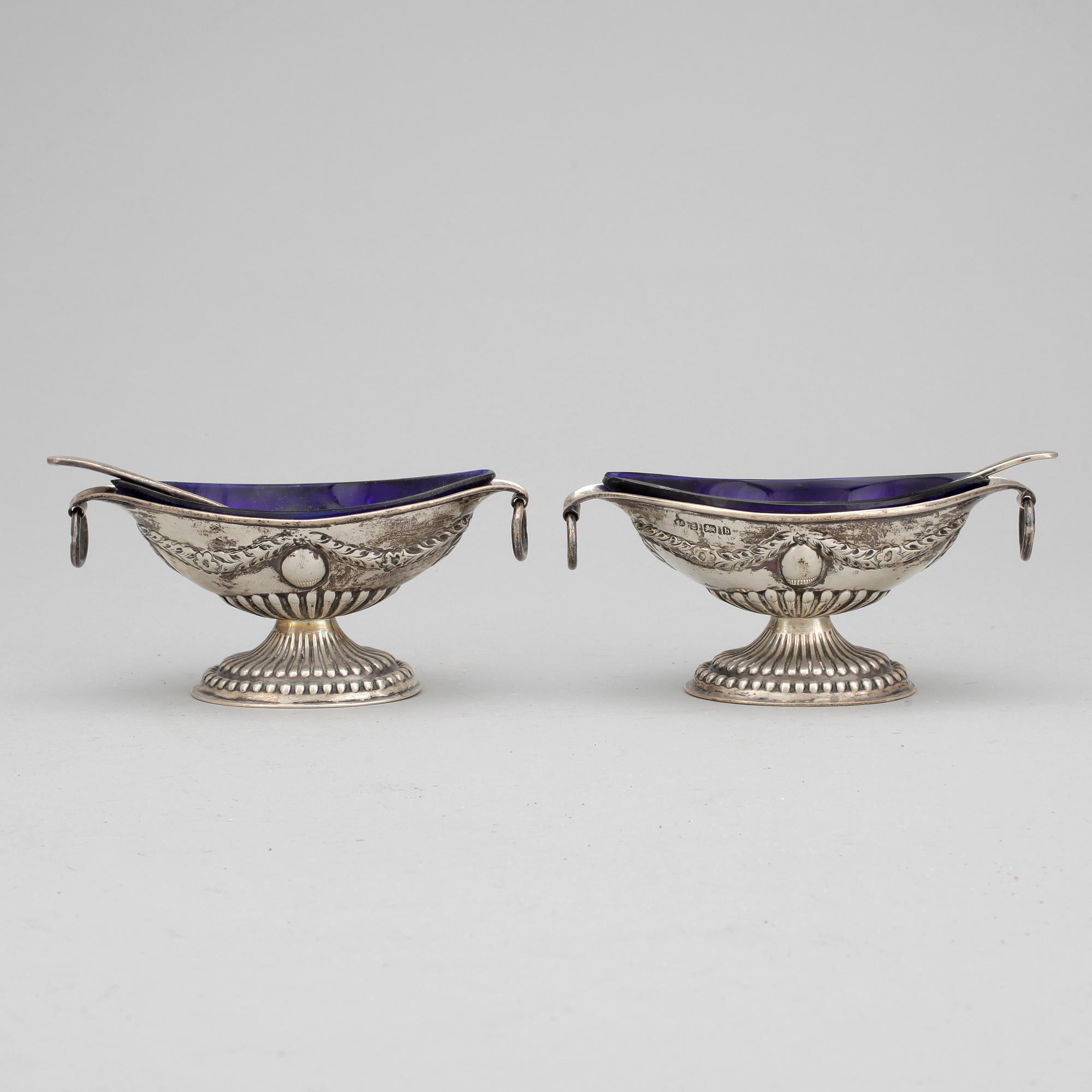 SALTKAR, 2 snarlika, empirestil, Birmingham, England, 1900-talets början. Vikt ca 81 gram.