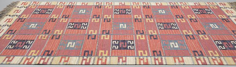 Märta Måås-Fjetterström, a carpet, "Röda Esset", flat weave, ca 304,5 x 200-201,5 cm, signed AB MMF.