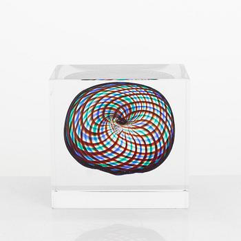 Oiva Toikka, årskub, glas, signerad Oiva Toikka, Nuutajärvi 1994, numrerad 621/2000.