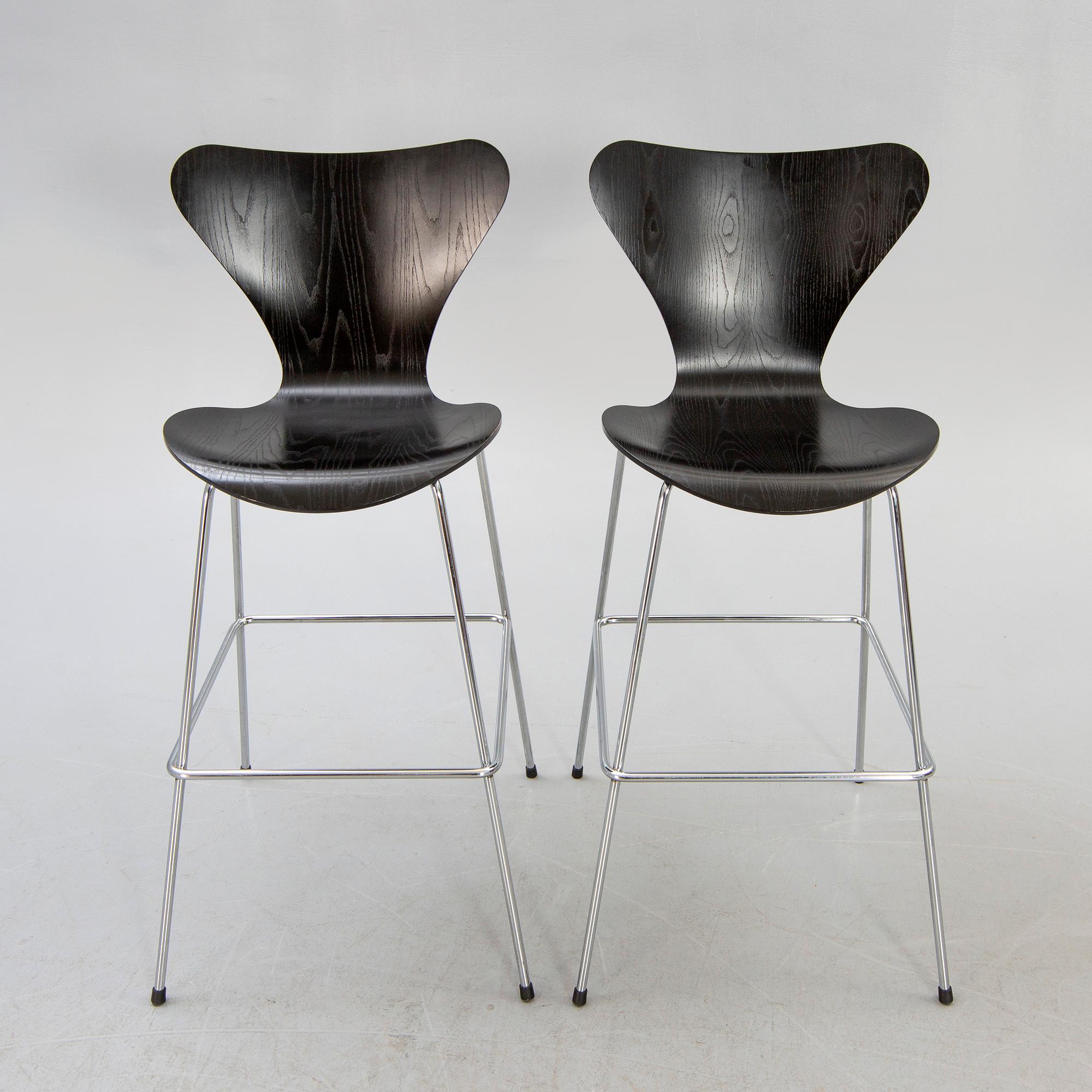 Arne Jacobsen, barstolar, ett par, "Sjuan", Fritz Hansen, 2000-tal.