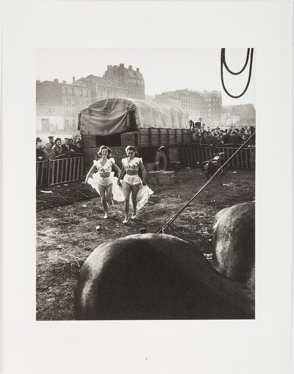 WILLY RONIS, Limited Edition Portfolio with 12 Collotype Plates, signed and numbered 238/290 on the colophon.