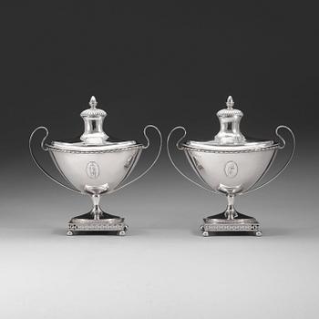 1010. A pair of Swedish 18th century silver sugar-bowls, marks of Nils Tornberg, Linköping 1798.