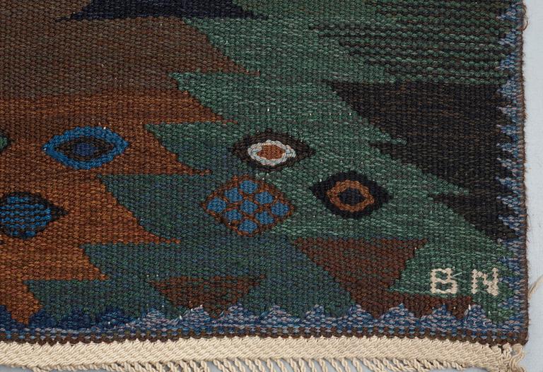 CARPET. "Tånga brun och grön". Tapestry weave (gobelängteknik). 239,5 x 169 cm. Signed AB MMF BN.