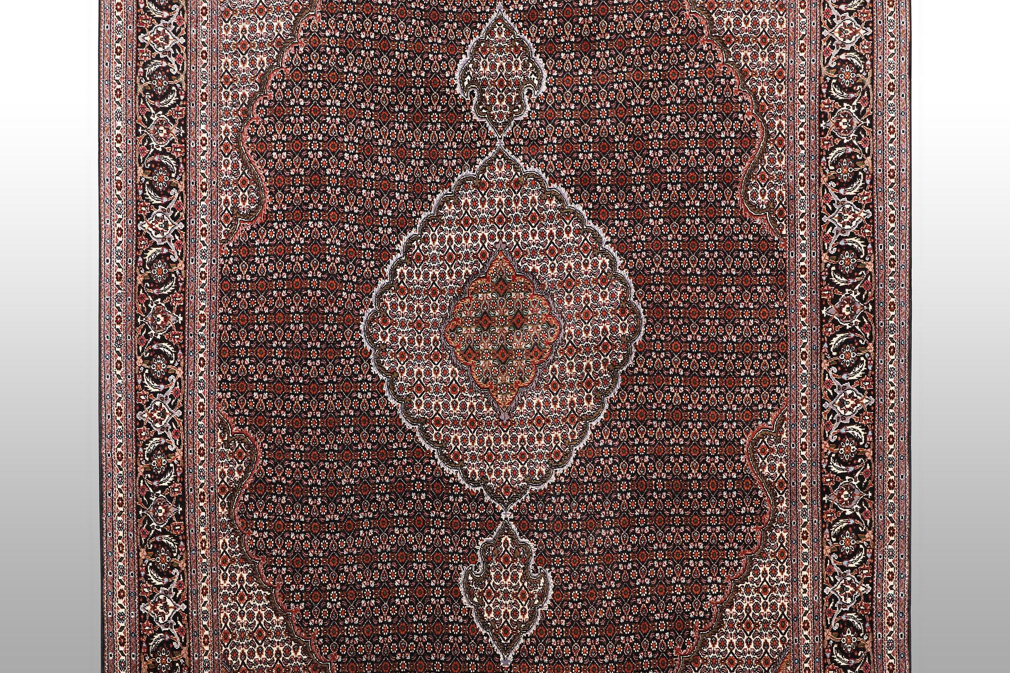 Matta, Täbriz, part silk, 60 Raj, ca 322 x 200 cm.
