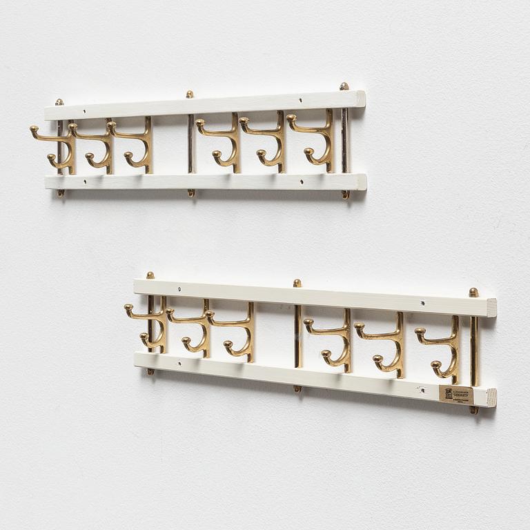 Klädhängare, ett par, "Dekorativ", Skoglunds metallgjuteri, Anderstorp, 1950-/60-tal.