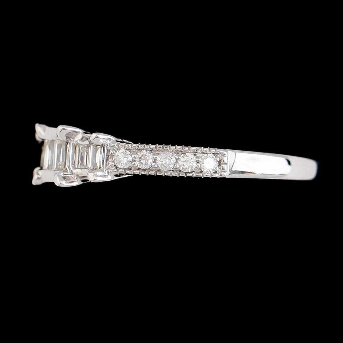 RING, 10K vitguld, diamanter tot ca 0.48 ct.