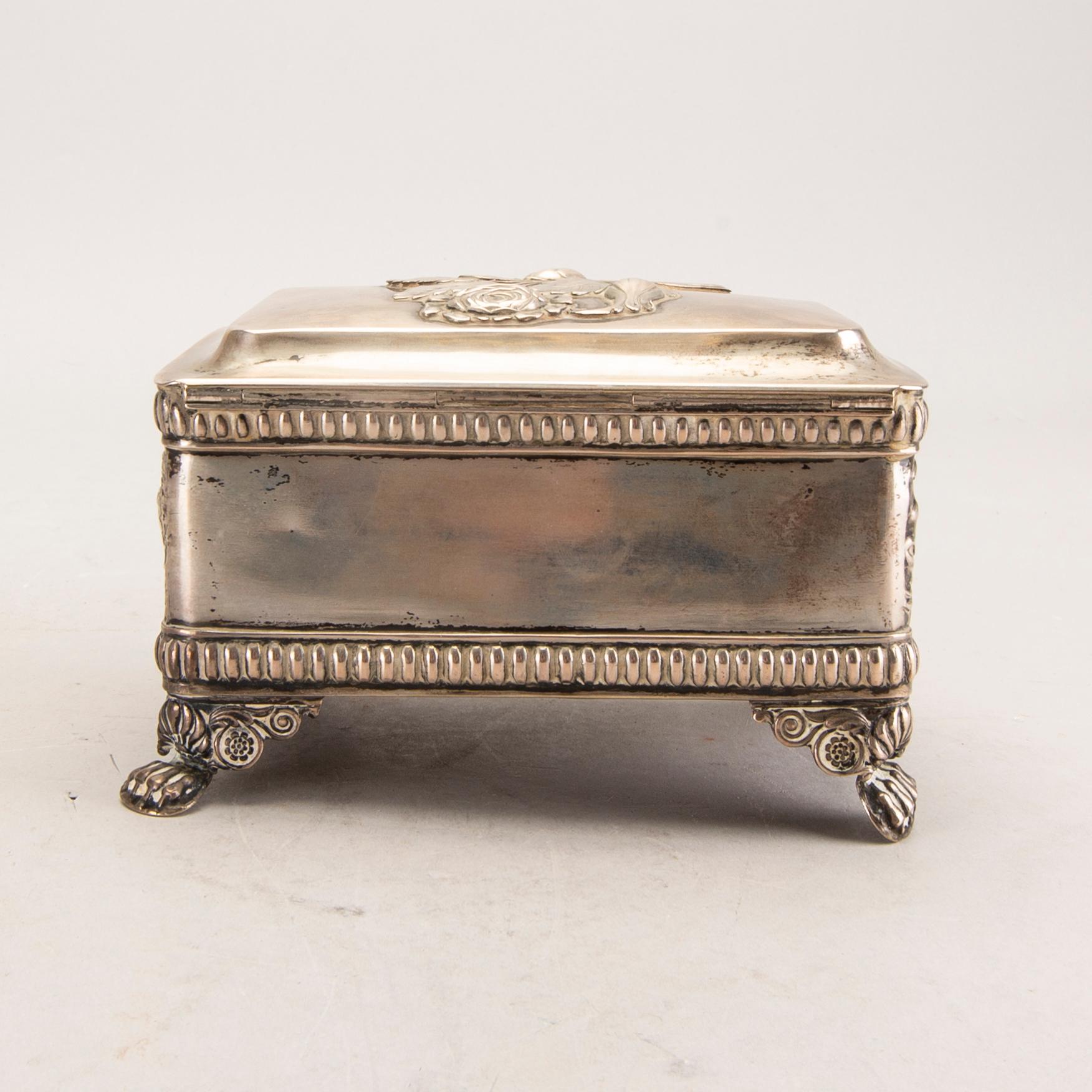 A 19th century probably German silver sugar bowl, weight 378 gr.