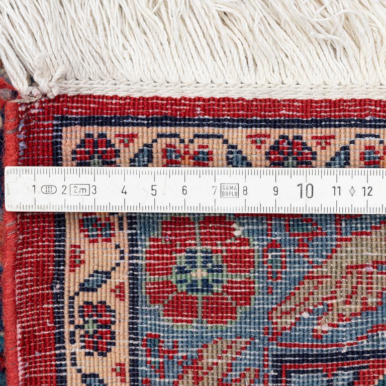 Rug, semi-antique Veramin, approx. 327 x 218 cm.
