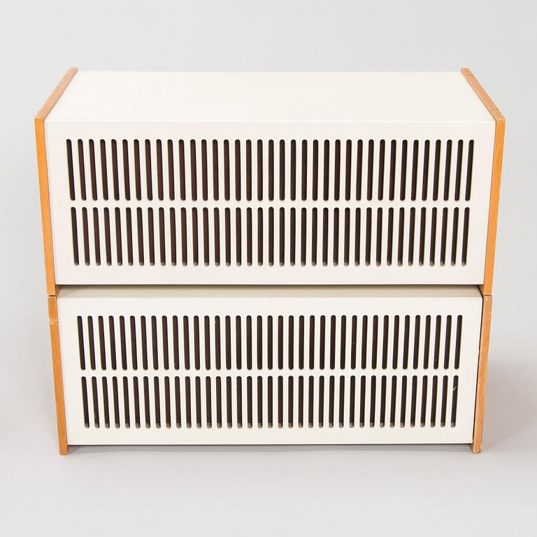 Dieter Rams, radiogrammofoni, "Phonosuper SK-5", Hans Gugelot & Dieter Rams, sekä kaiuttimet, "L1", Braun AG. Saksa, 1950-60-luku.
