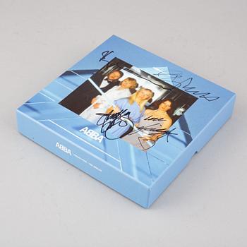 Abba, "Voulez-Vous - The Singles", box with 7 singles No 4/4500, signed by all members.