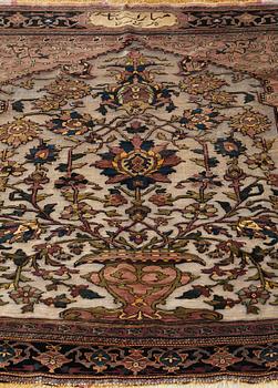 MATTA, antik/semiantik silke Keshan Souf, sannolikt Motachem, ca 112,5 x 100-93 cm (samt överst 1½ cm slätväv).