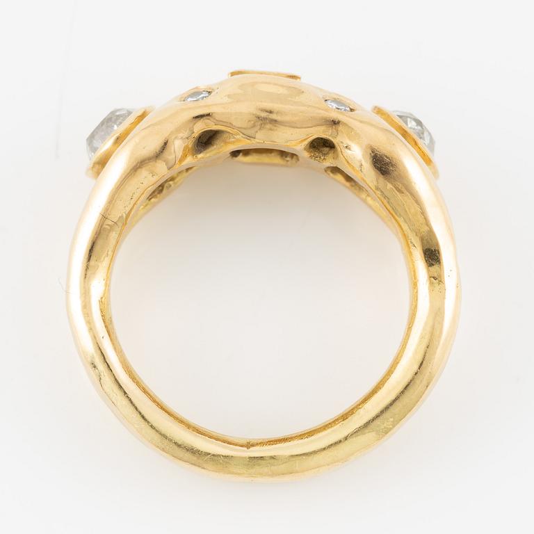 Ring in 18K gold set with old-cut diamonds and a faceted yellow sapphire.