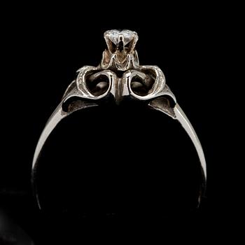 RING, vitguld 14K, briljantslipad diamant ca 0,14 ct. Vikt 3,2 g.