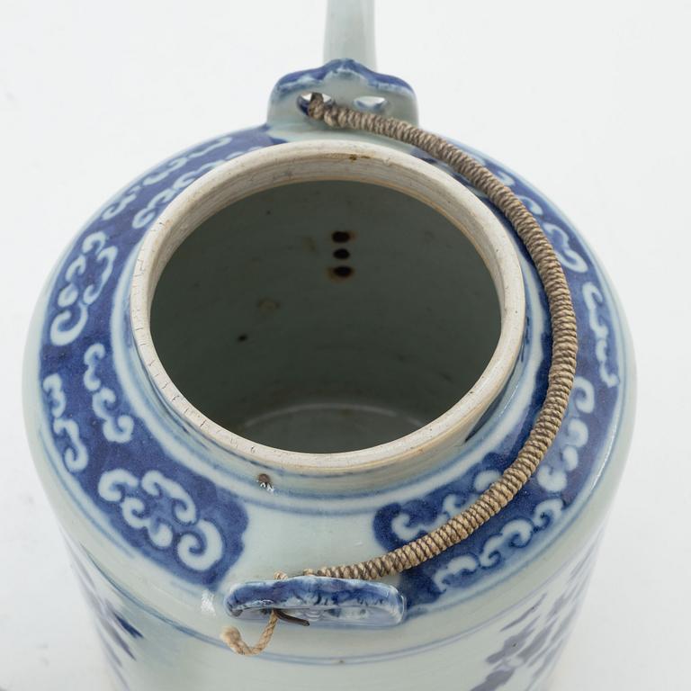 Tekanna med lock och koppar, 2 st, porslin, Kina, 1800-tal resp 1900-tal.