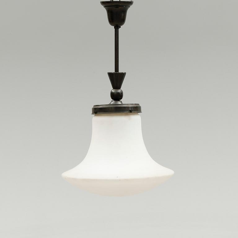 TAKLAMPA, 1900-talets första hälft. Höjd 61 cm.