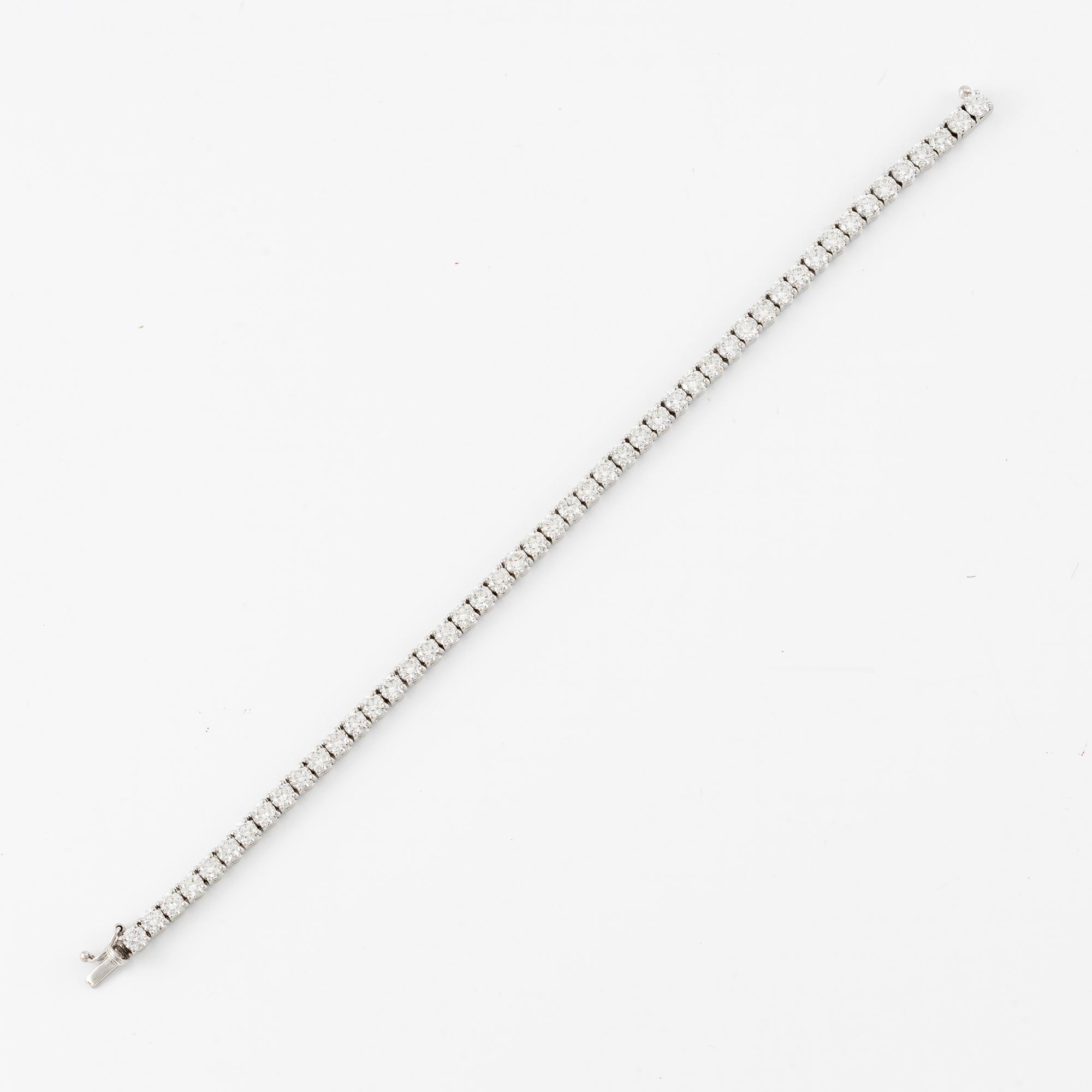 A tennis bracelet 18K white gold with round brilliant-cut diamonds.