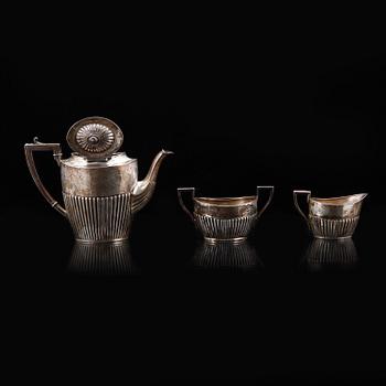 MOCKASERVIS, 3 delar, silver, gustaviansk stil, svenska importstämplar, 1900-talets mitt. Total vikt ca 285 gram.