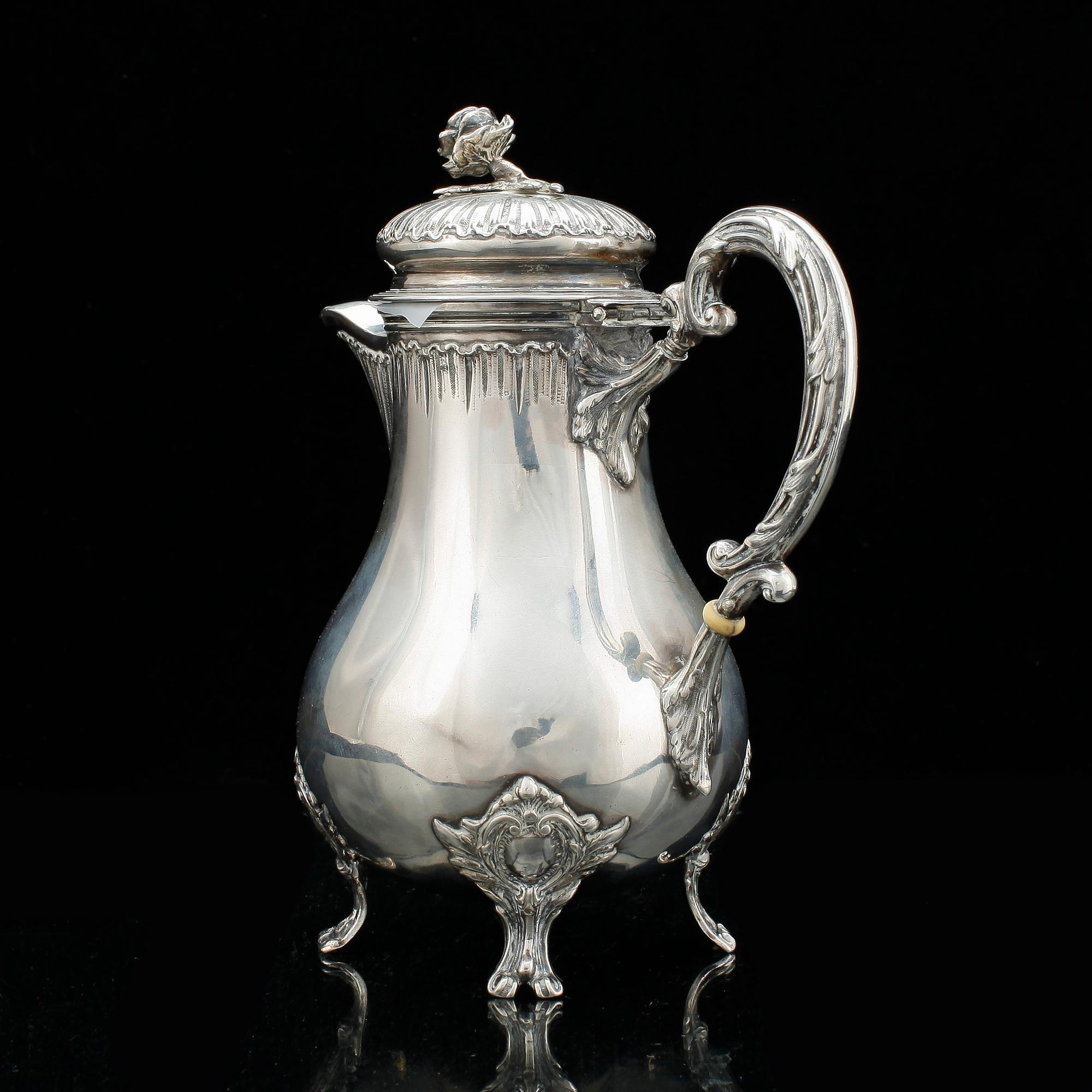 KANNA, silver, rokokostil, Fray et fils, verksam i Paris 1875-1891. Vikt ca 290 gram.