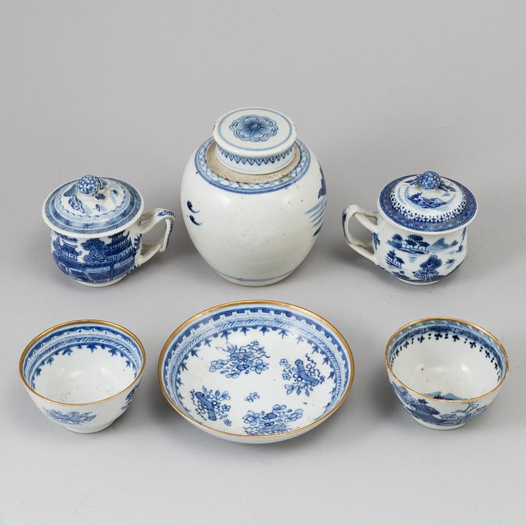 Five blue and white export porcelain objects, Qing dynasty, Qianlong (1736-95).