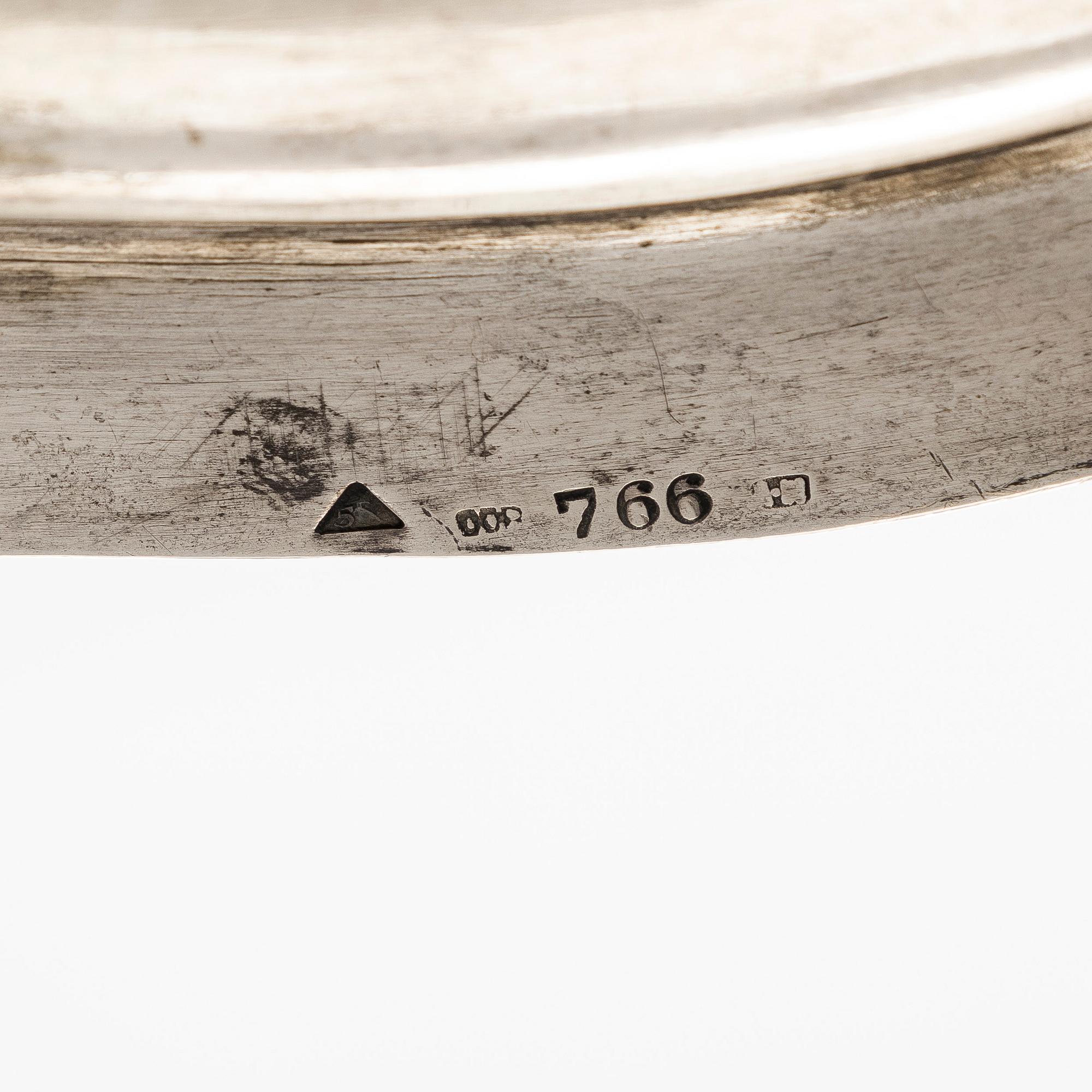 Serveringsfat, 2 st snarlika, silver, Tjeckoslovakien 1929-1941.