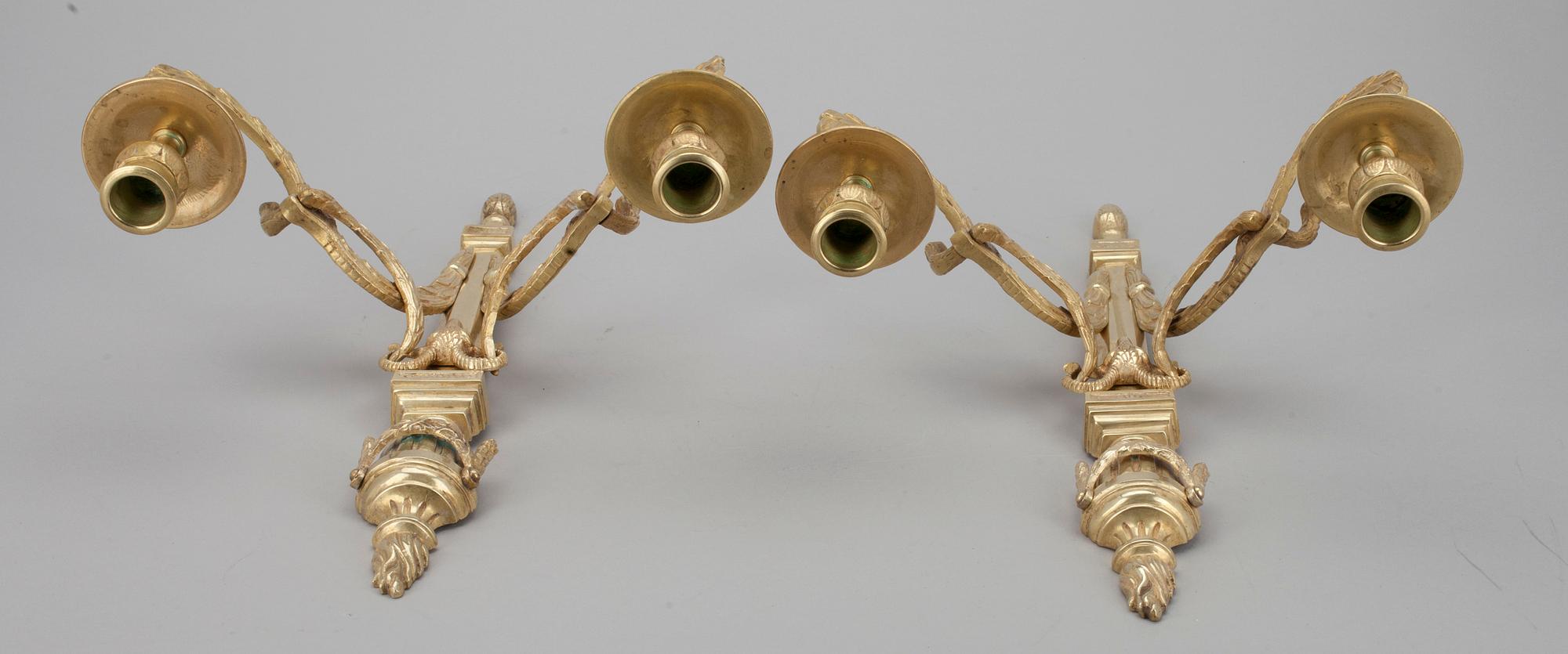 VÄGGLAMPETTER, ett par, förgylld brons, gustaviansk stil, ca 1900.