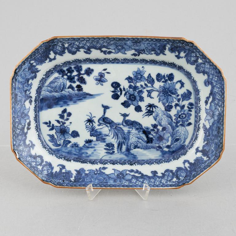 A blue and white porcelain serving dish, China, Qianlong (1736-95).