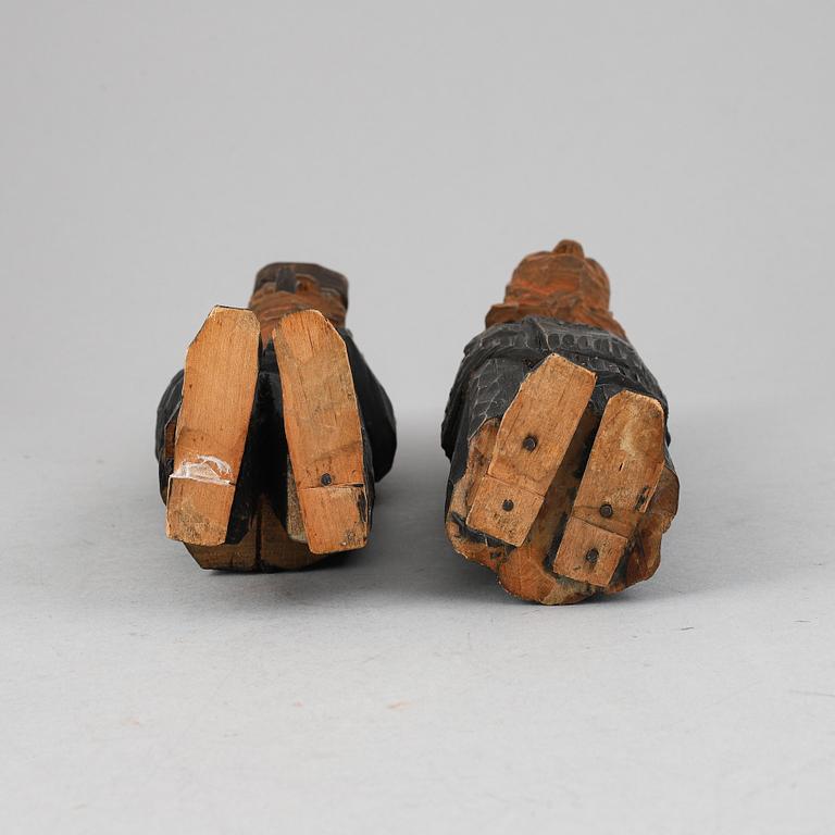 Unknown artist 20th Century, sculpture. A pair. Unsigned. Height 24.5 cm and 24 cm.