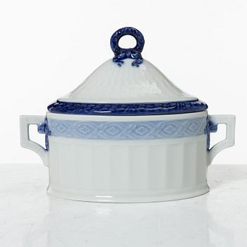 Arnold Krogh, service, 38 pieces, porcelain, "Blue Fan", Royal Copenhagen, Denmark.