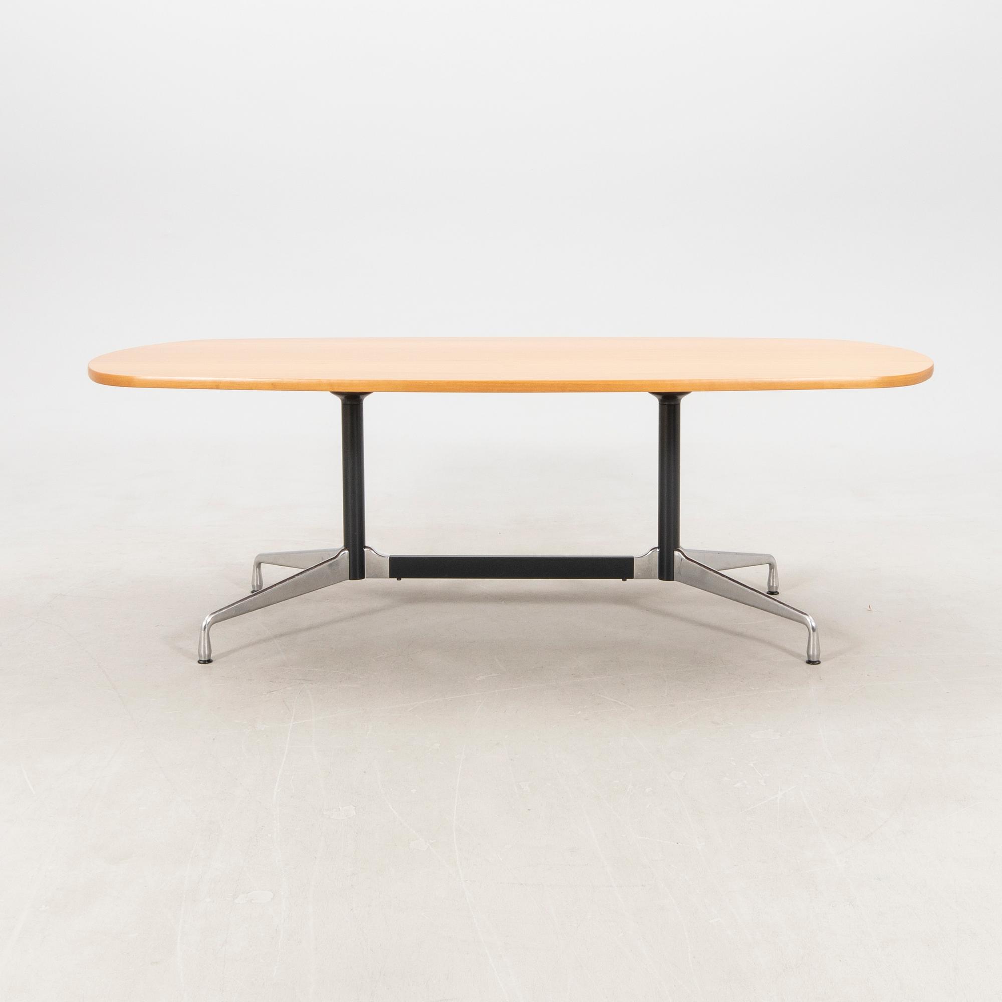 Charles & Ray Eames, table "Segmented table" Vitra 2019.