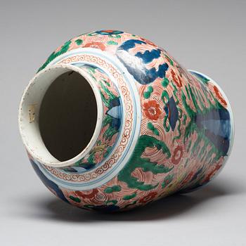 A Wucai Transitional jar with cover, 17th Century.